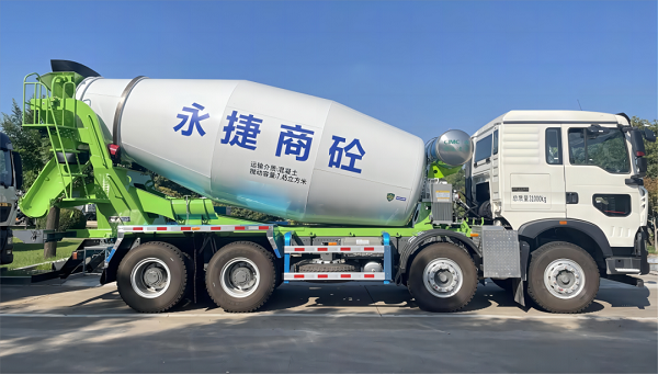 【發(fā)車新聞】重汽&凌宇攪拌車交付客戶！